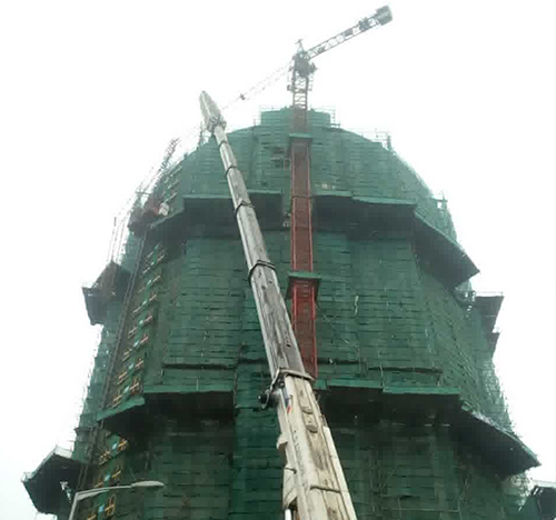 乌兰察布市吊车在工地上作业